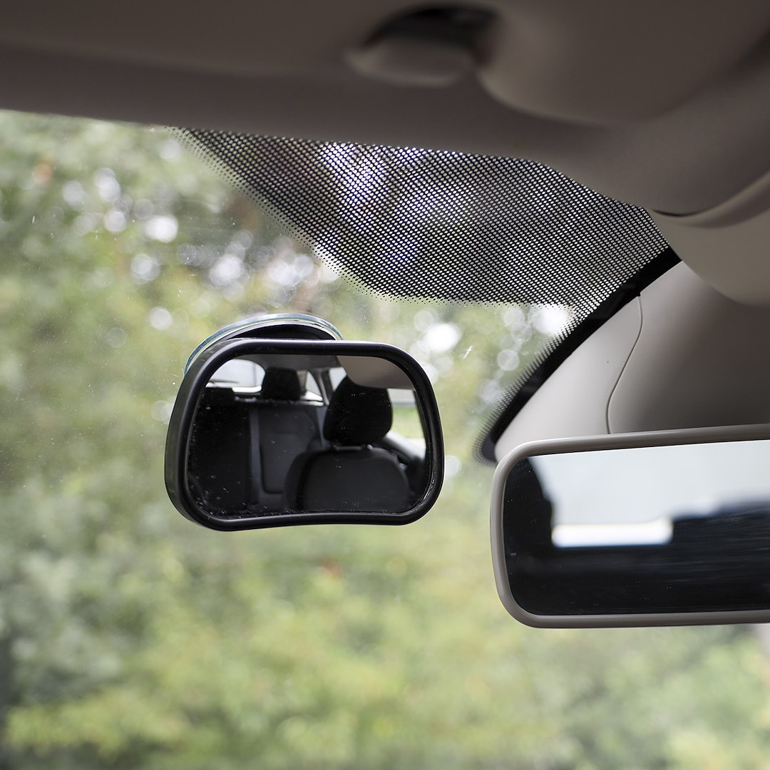 Rearview mirror for observing child, suction cup or clip