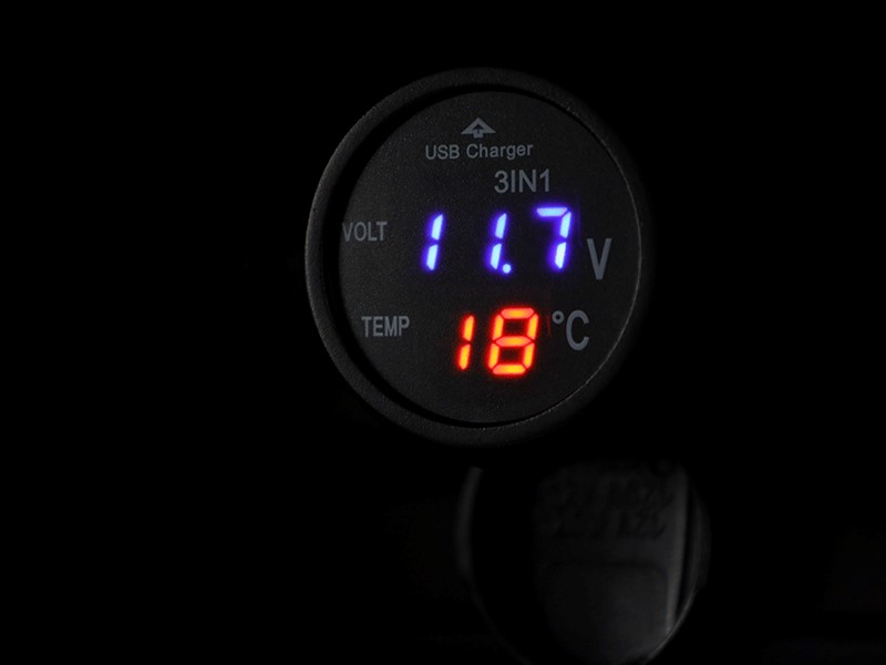 Charger USB, 2.1A, for 12/24V cigarette lighter with voltmeter