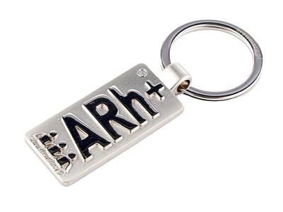 Porte-clés en métal avec symbole du groupe sanguin ARh+
