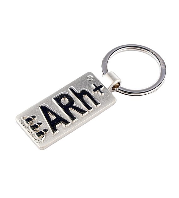 Schlüsselanhänger aus Metall mit dem Blutgruppensymbol  ARh+